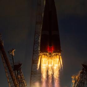 Пуск ракеты-носителя «Союз-2.1б» с разгонным блоком «Фрегат», космическими аппаратами «Ионосфера-М» № 1 и № 2 и 53 попутными малыми космическими аппаратами 5 ноября 2024 в 02:18:40 с космодрома Восточный. Фотография ГК «Роскосмос»