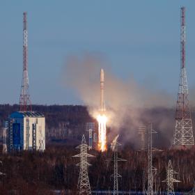 Пуск ракеты-носителя «Союз-2.1б» с разгонным блоком «Фрегат», космическими аппаратами «Ионосфера-М» № 1 и № 2 и 53 попутными малыми космическими аппаратами 5 ноября 2024 в 02:18:40 с космодрома Восточный. Фотография ГК «Роскосмос»