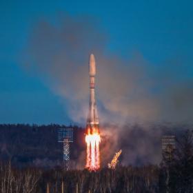Пуск ракеты-носителя «Союз-2.1б» с разгонным блоком «Фрегат», космическими аппаратами «Ионосфера-М» № 1 и № 2 и 53 попутными малыми космическими аппаратами 5 ноября 2024 в 02:18:40 с космодрома Восточный. Фотография ГК «Роскосмос»