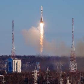 Пуск ракеты-носителя «Союз-2.1б» с разгонным блоком «Фрегат», космическими аппаратами «Ионосфера-М» № 1 и № 2 и 53 попутными малыми космическими аппаратами 5 ноября 2024 в 02:18:40 с космодрома Восточный. Фотография ГК «Роскосмос»