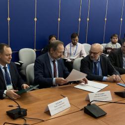 Подписание соглашения о проведении пилотного проекта по оценке возможностей использования данных с космического аппарата (КА) «Зоркий-2М» для решения научных задач между ИКИ РАН и Sitronics Space 11 ноября 2024 г. Фотография: А. Богач, ИКИ РАН