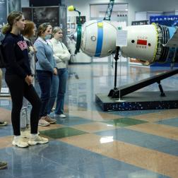 Экскурсия в ИКИ РАН 17.09.2021. Фотография Т. Жаркова, ИКИ РАН, 2021