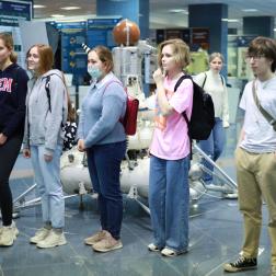 Экскурсия в ИКИ РАН 17.09.2021. Фотография Т. Жаркова, ИКИ РАН, 2021