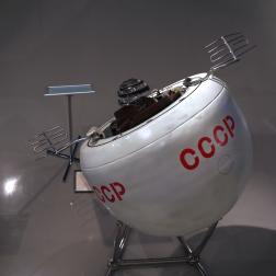Посадочный аппарат автоматической межпланетной станции «Венера-4». Макет Музея космонавтики в Москве. Фотография: П. С. Шубин