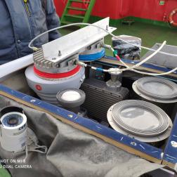  Май 2024 года. Специальные ледовые наблюдения в Арктике. Радиометрический комплекс для наблюдений ИКИ — ААНИИ. Фотография В. В. Тихонова 