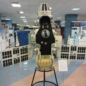 Макет автоматической межпланетной станции «Венера-4» в выставочном зале ИКИ РАН. Фотография: ИКИ РАН
