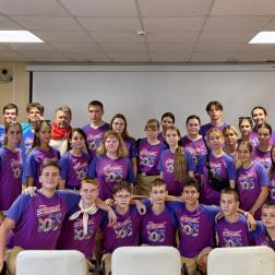 Член-корреспондент РАН Александр Лутовинов (ИКИ РАН) в МДЦ «Артек». Тематическая программа «300 лет РАН: фундаментальный взгляд на окружающий мир», август 2025 г. Фотографии: пресс-служба РАН