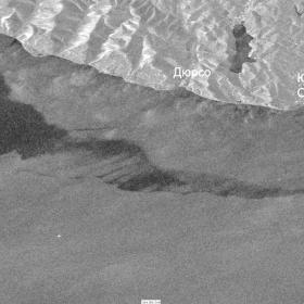 Проявление нефтяного пятна на РЛИ SAR-C Sentinel-1C от 29 августа 2025 г.
