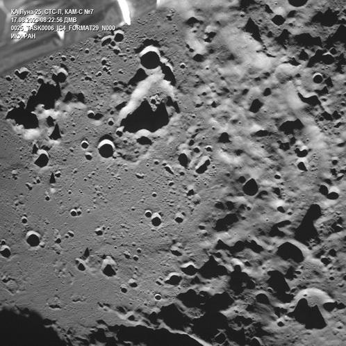 teaser Снимок аппаратурой СТС-Л космического аппарата «Луна-25» района кратера Зееман на обратной стороне Луны, полученный 17 августа 2023 г. в 08:22:56 дмв во время полета по орбите искусственного спутника Земли. Фотография: ИКИ РАН