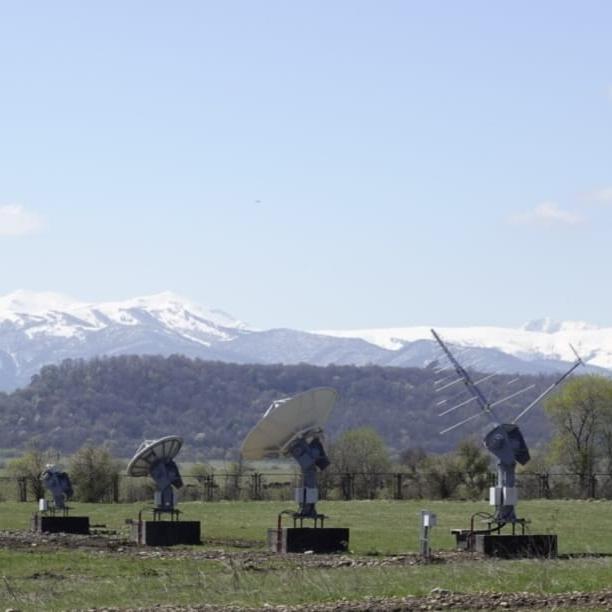 teaser Комплекс солнечных радиоспектрополяриметров СРСП на площадке РАТАН-600 в САО РАН, ст. Зеленчукская, Карачаево-Черкесская республика. Фотография: ИКИ РАН